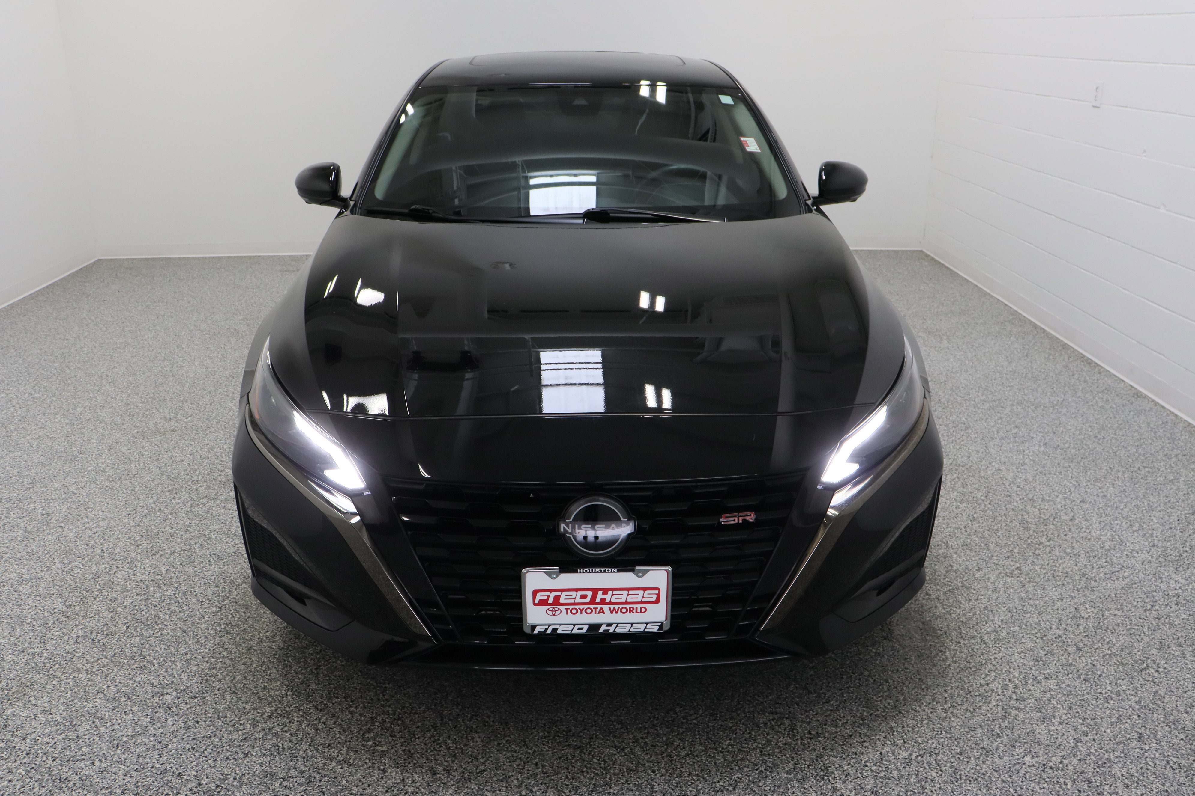 Used 2024 Nissan Altima 2.0 SR image 3