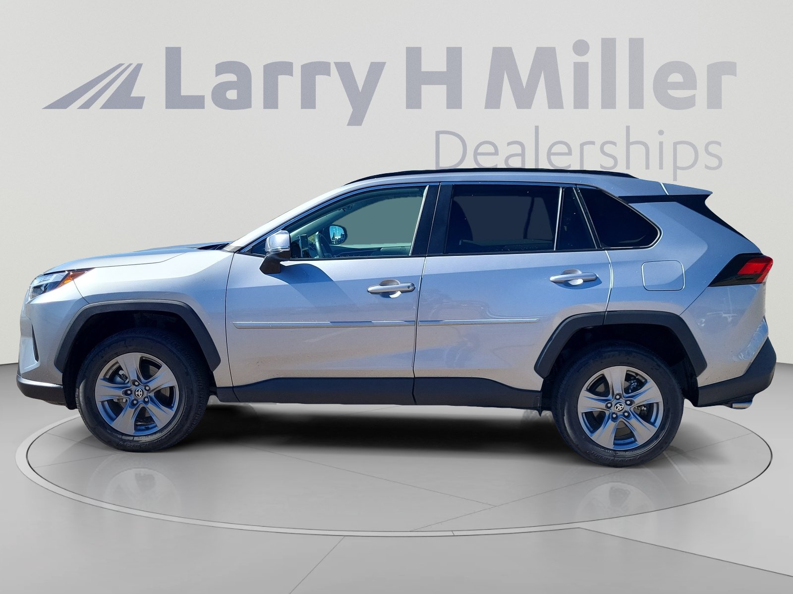 Used 2025 Toyota RAV4 XLE w/ Convenience Package AWD/4WD image 2