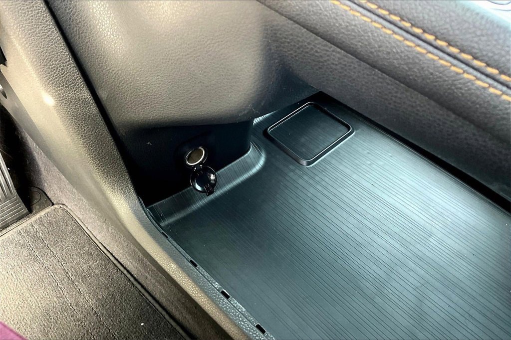 Used 2024 Toyota Sienna XSE image 22