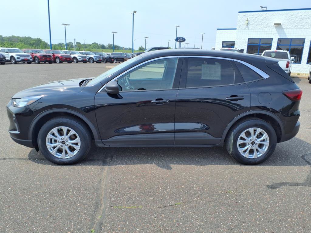 Used 2024 Ford Escape Active AWD/4WD image 2