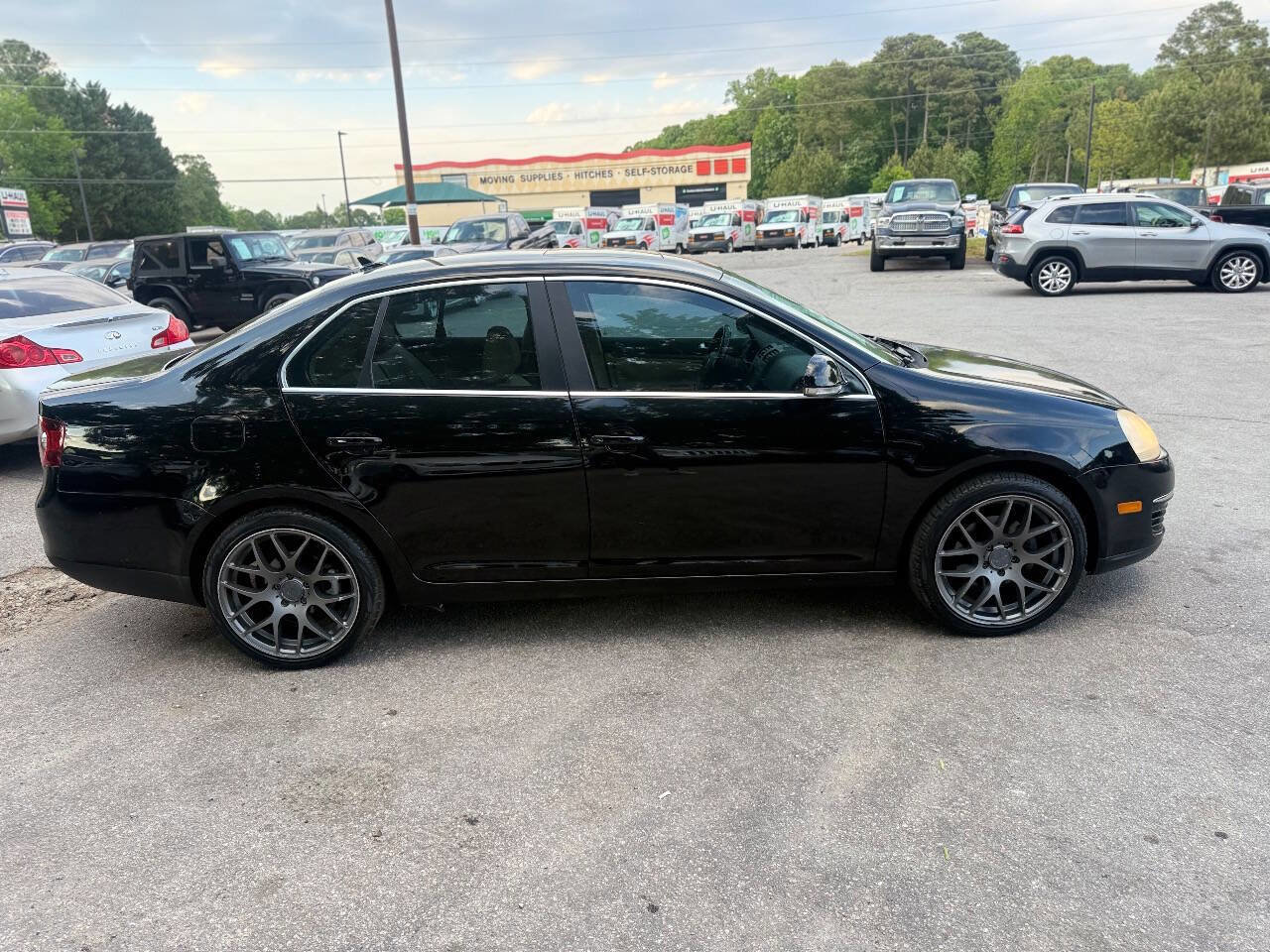 Used 2009 Volkswagen Jetta SE FWD image 4