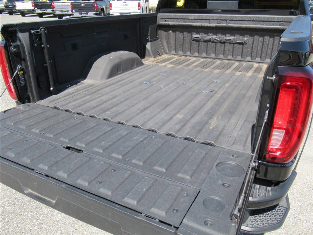 Used 2023 GMC Sierra 3500 Denali w/ Denali Black Diamond Edition AWD/4WD image 9