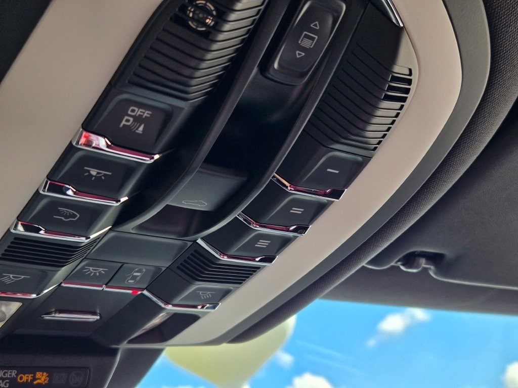New 2026 Porsche Macan image 28