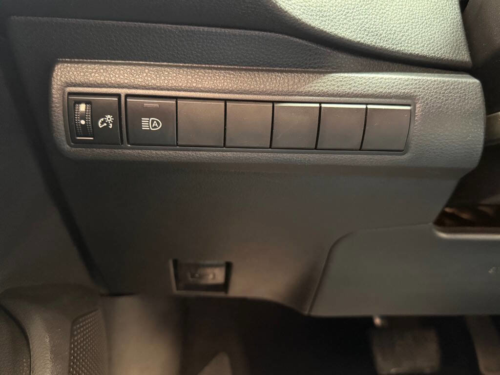 Used 2021 Toyota Corolla LE image 11