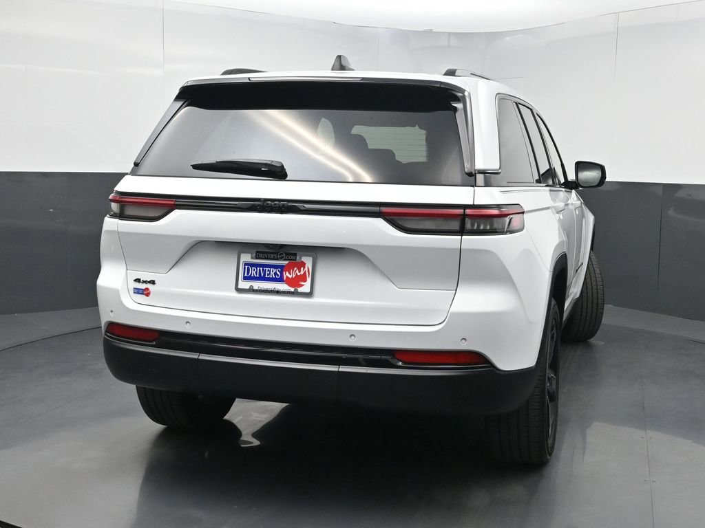Used 2023 Jeep Grand Cherokee Altitude AWD/4WD image 43