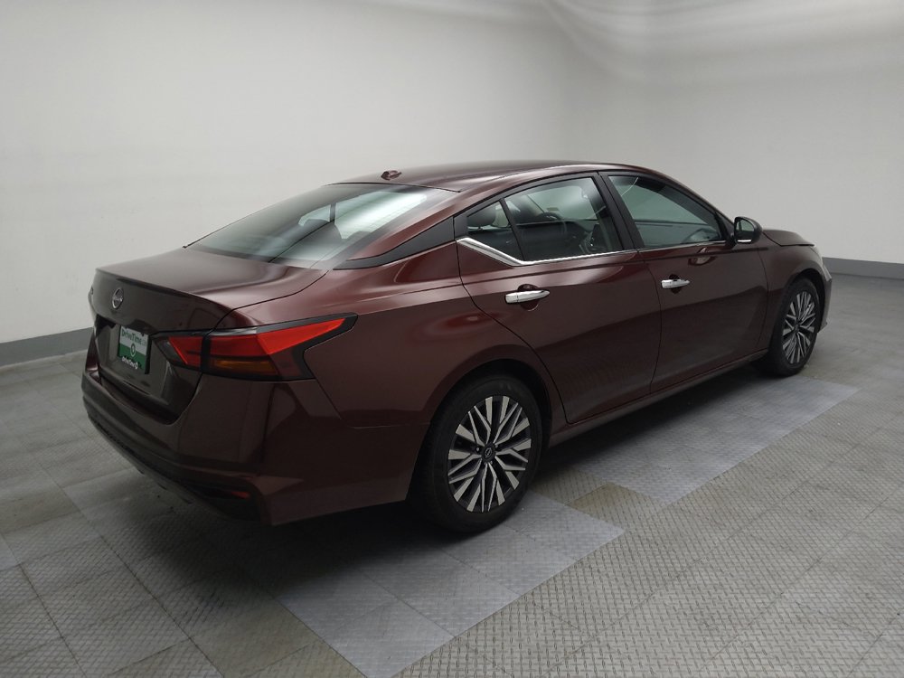 Used 2025 Nissan Altima 2.5 SV FWD image 10