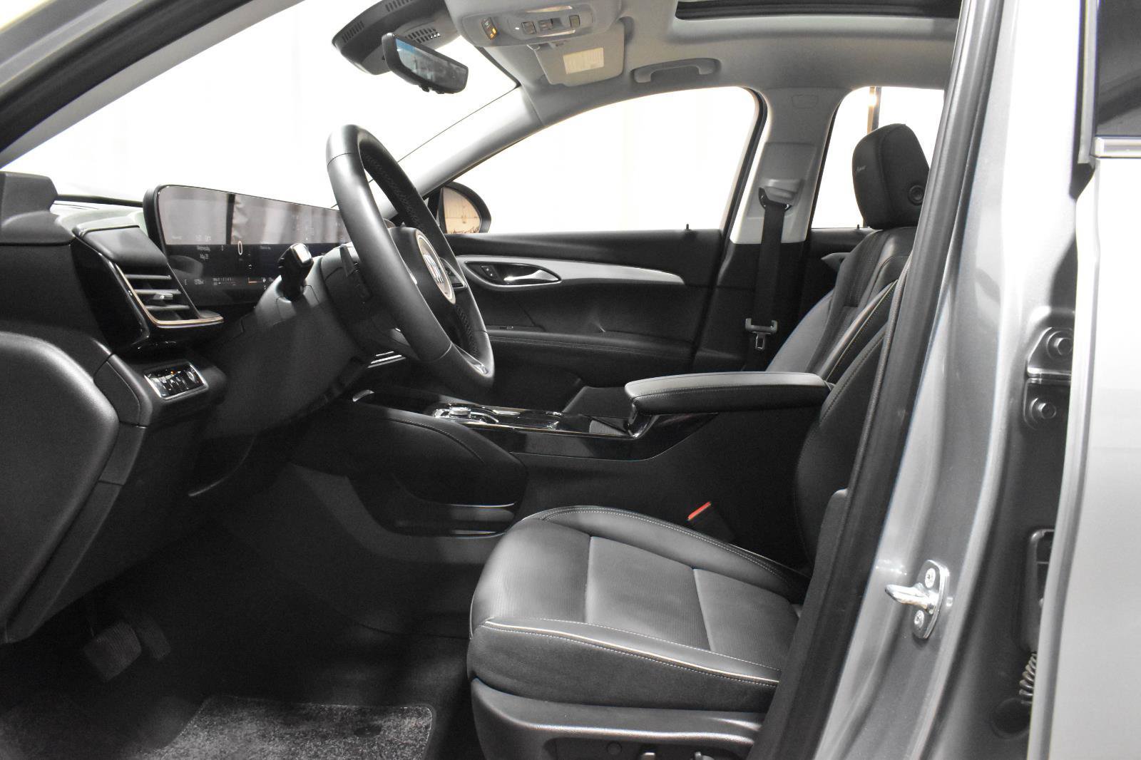 Used 2024 Buick Envision Avenir AWD/4WD image 8