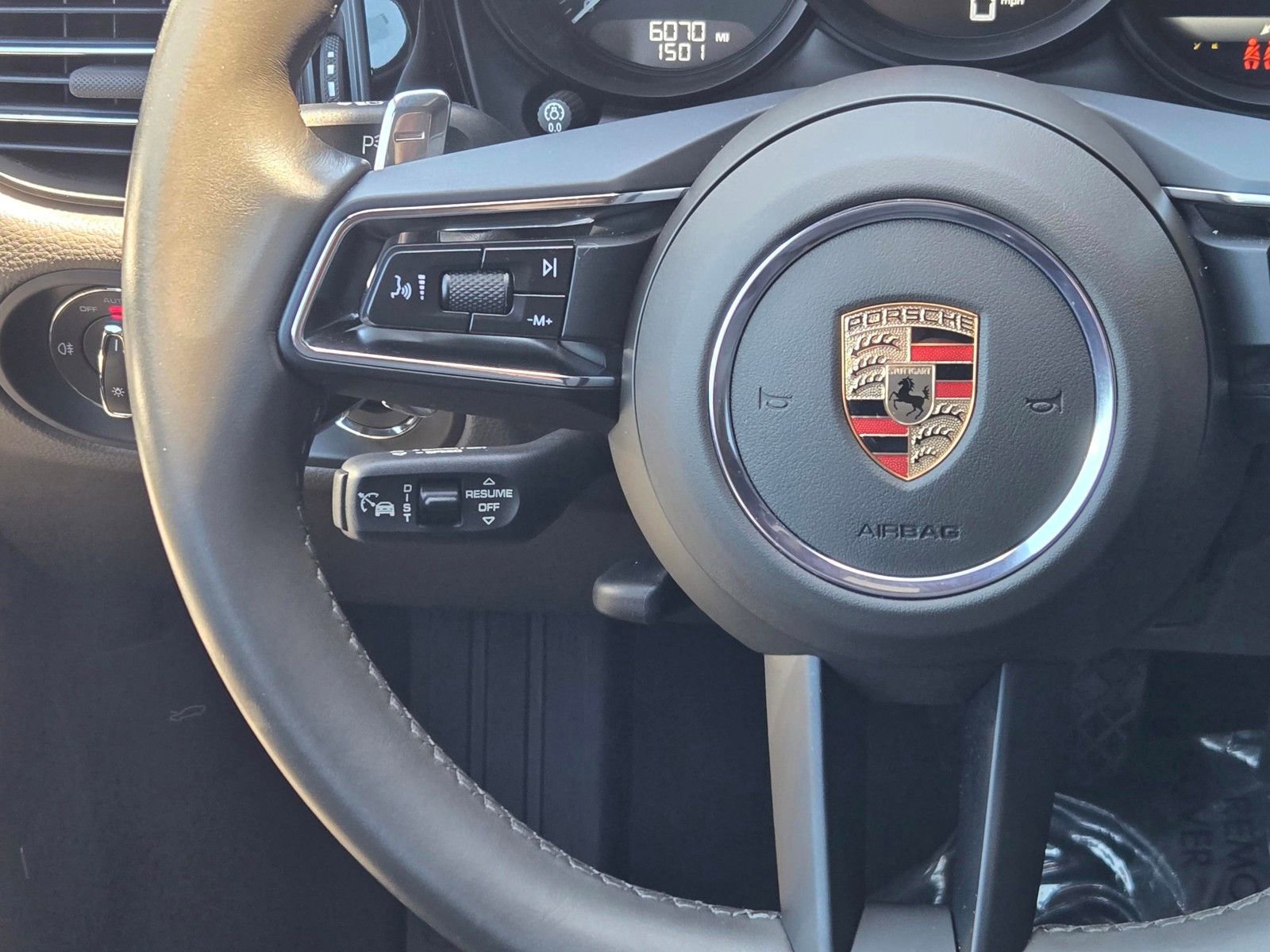 Certified 2025 Porsche Macan AWD/4WD image 16