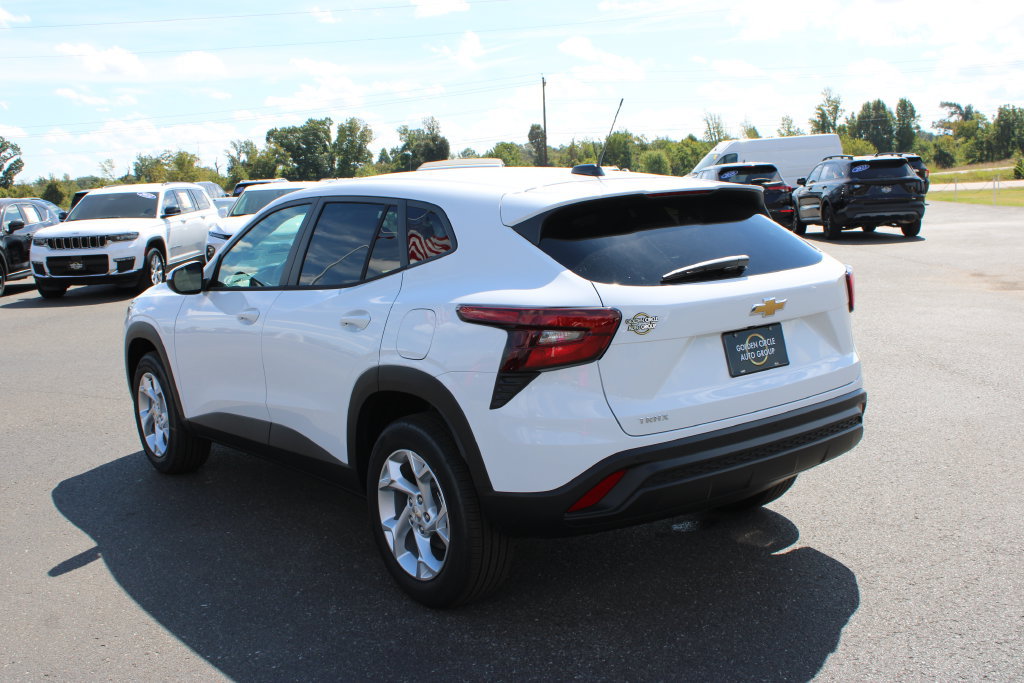 New 2026 Chevrolet Trax LS w/ LS Convenience Package FWD image 7