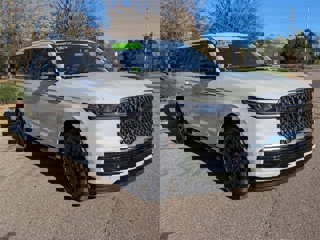 New 2025 Lincoln Navigator L Reserve image 4