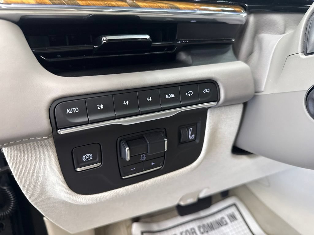 Used 2024 Cadillac Escalade Sport Platinum w/ LPO, ONYX Package AWD/4WD image 24