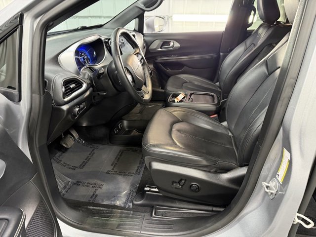 Used 2021 Chrysler Pacifica Touring-L w/ Uconnect Theater Family Group image 12
