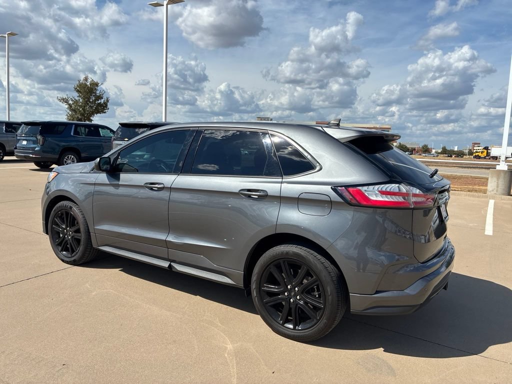 Used 2022 Ford Edge ST-Line w/ Class II Trailer Tow Package AWD/4WD image 2