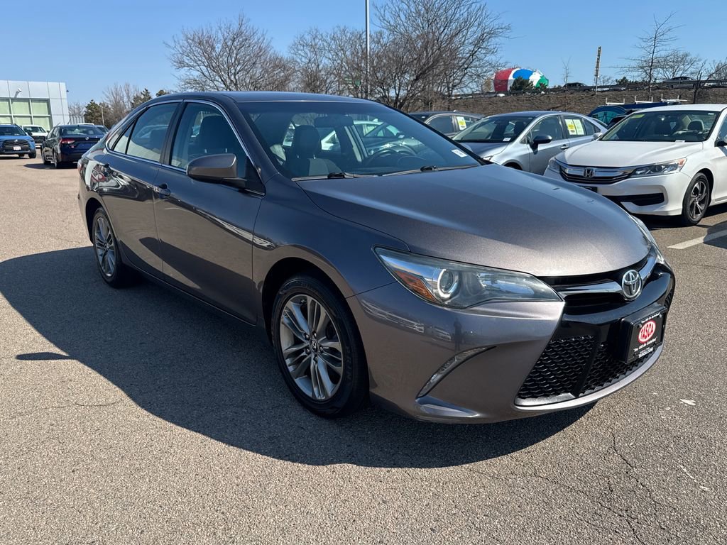 Used 2016 Toyota Camry SE image 9