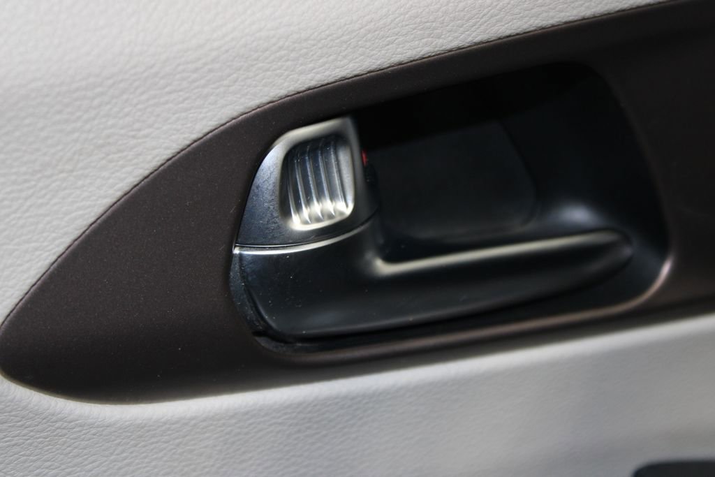 Used 2023 Chrysler Voyager LX image 36