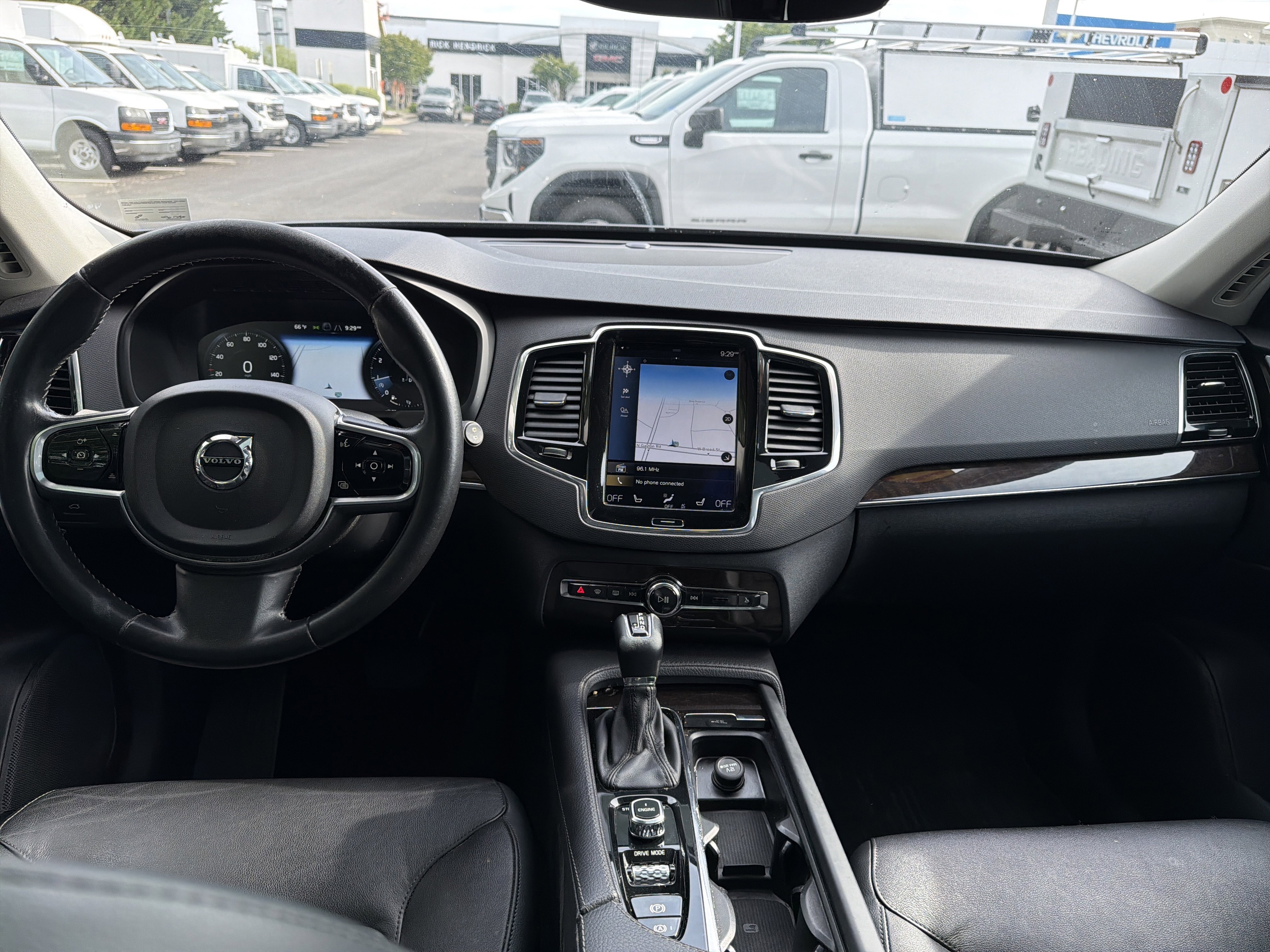 Used 2017 Volvo XC90 T5 Momentum w/ Vision Package image 29