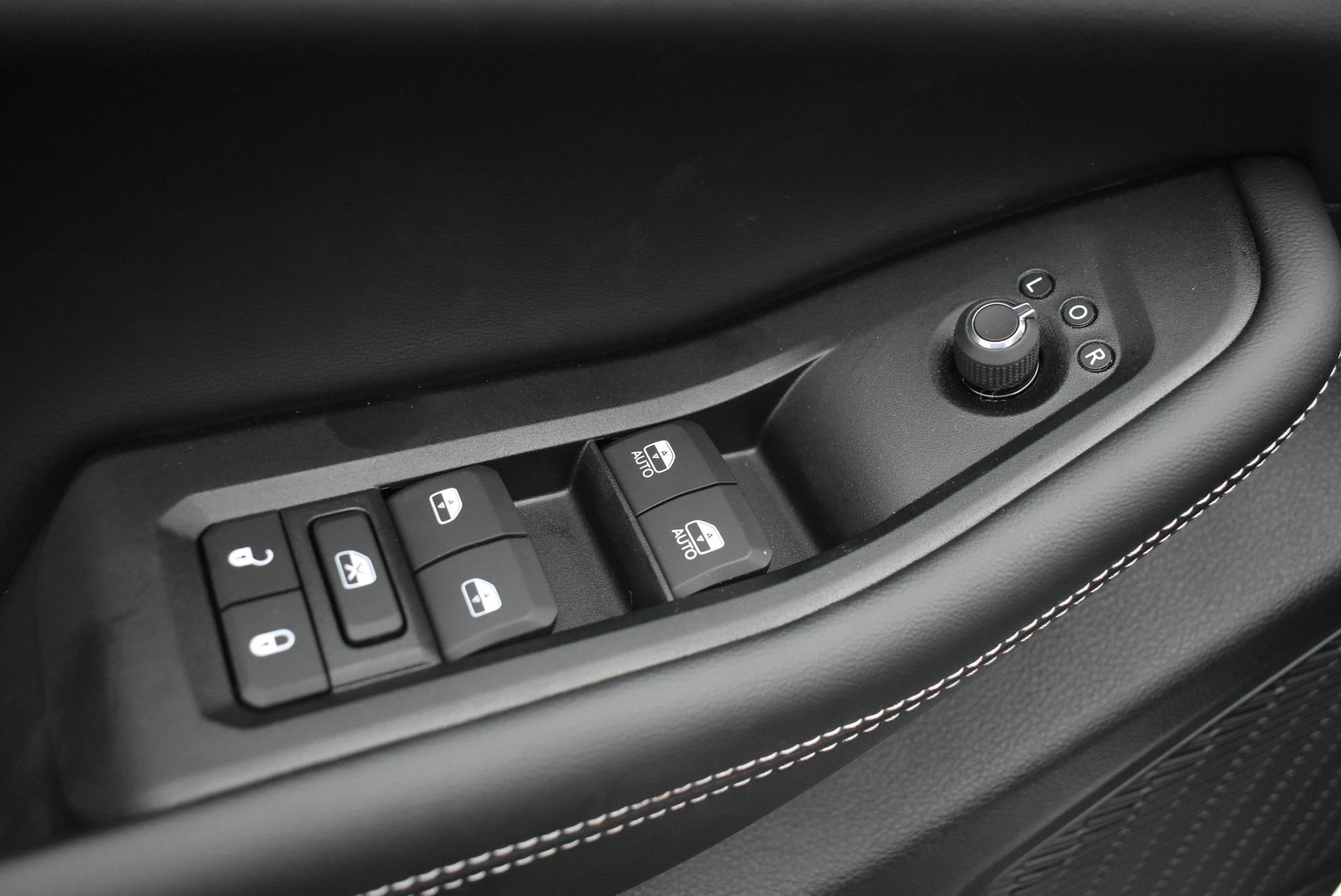 New 2026 Jeep Grand Cherokee Altitude image 13