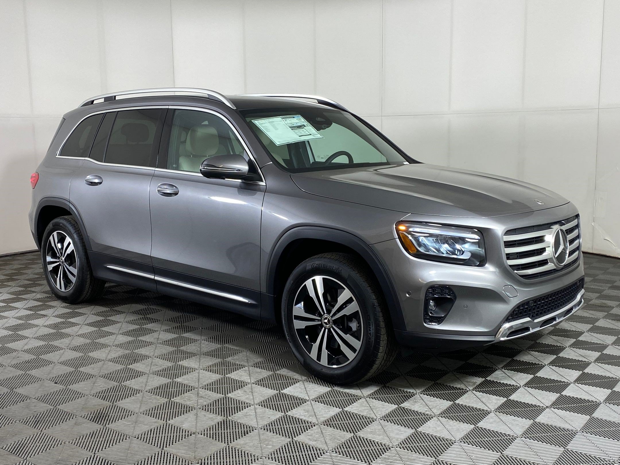 Used 2026 Mercedes-Benz GLB 250 4MATIC image 7