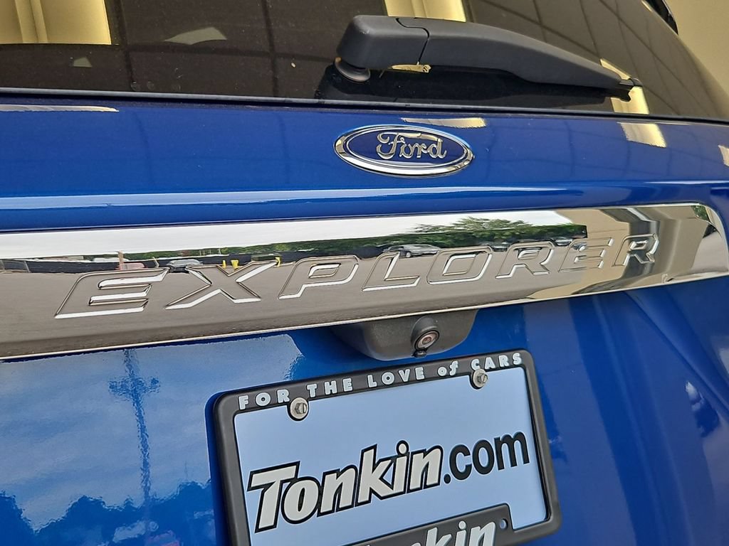 Used 2021 Ford Explorer XLT w/ Equipment Group 202A AWD/4WD image 26