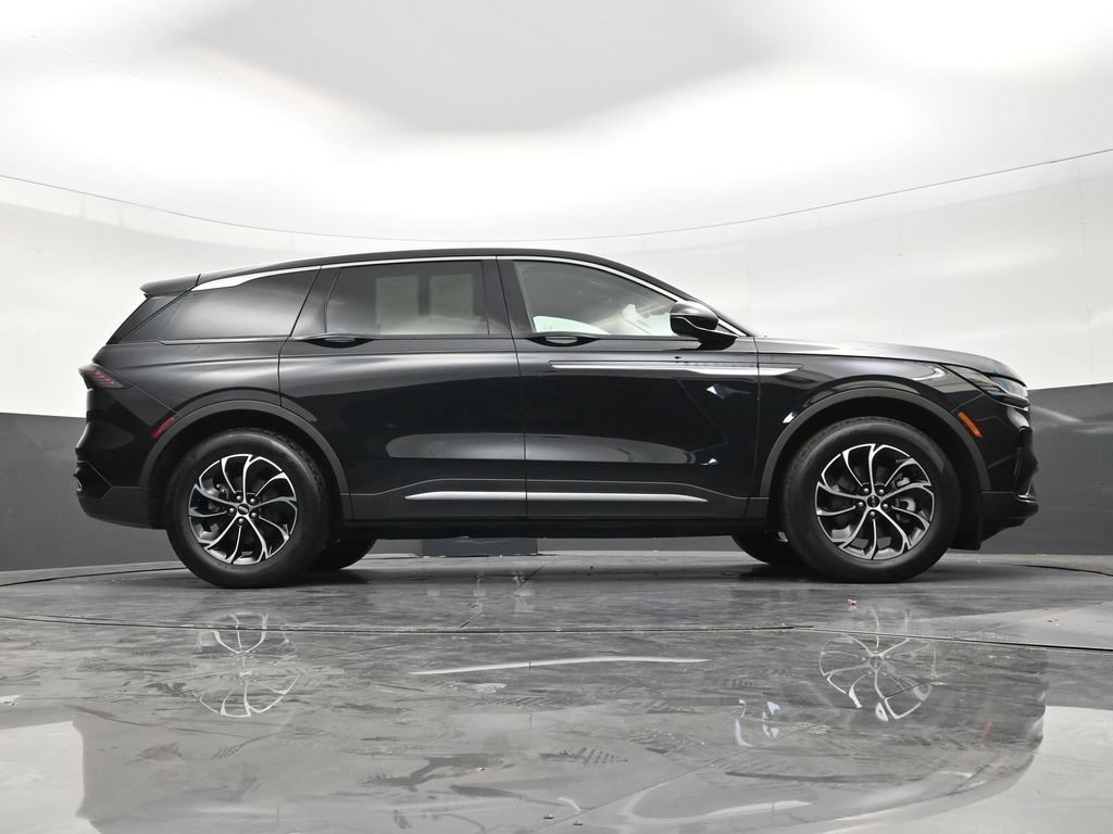 Used 2025 Lincoln Nautilus Premier AWD/4WD image 27