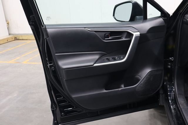Used 2021 Toyota RAV4 LE image 13