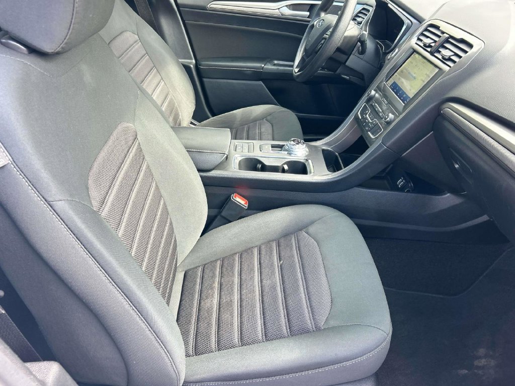 Used 2020 Ford Fusion SE FWD image 25