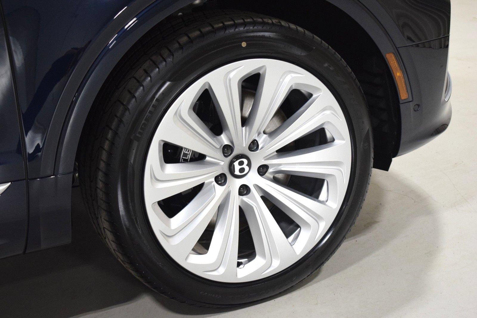 New 2026 Bentley Bentayga AWD/4WD image 7