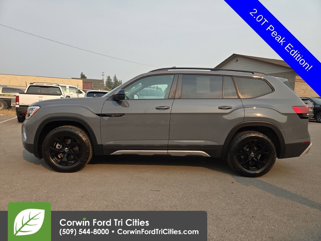 Used 2025 Volkswagen Atlas Peak Edition SE AWD/4WD image 9