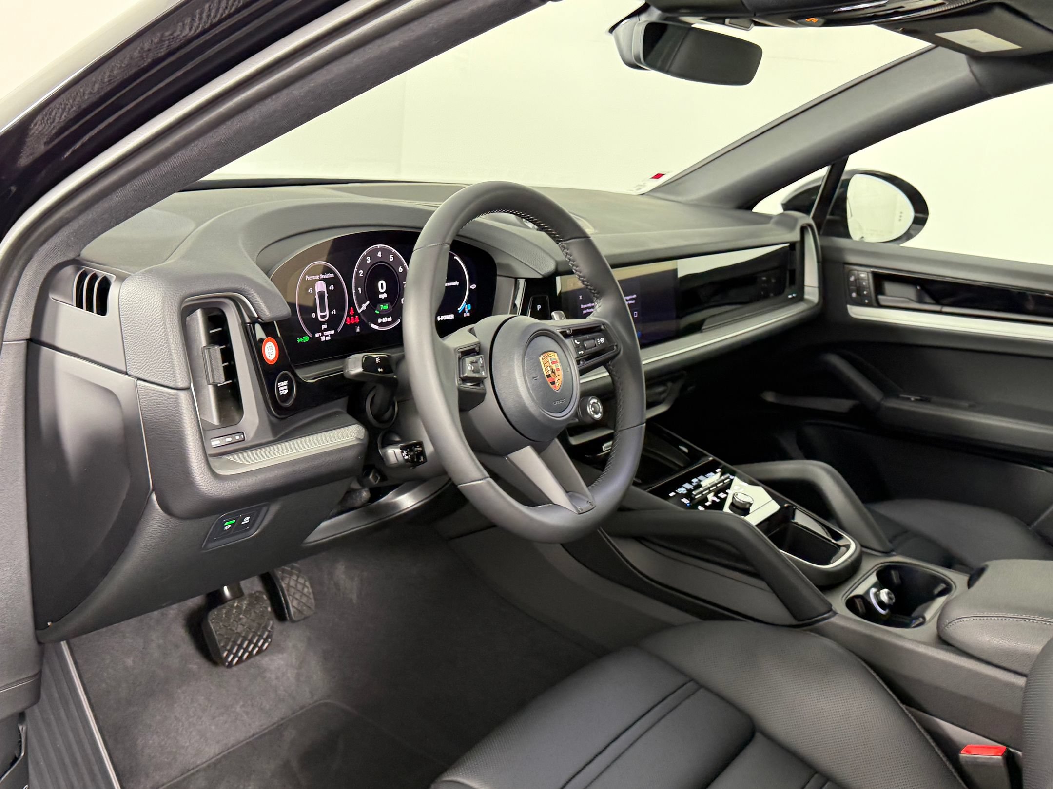 Certified 2026 Porsche Cayenne E-Hybrid Coupe AWD/4WD image 4