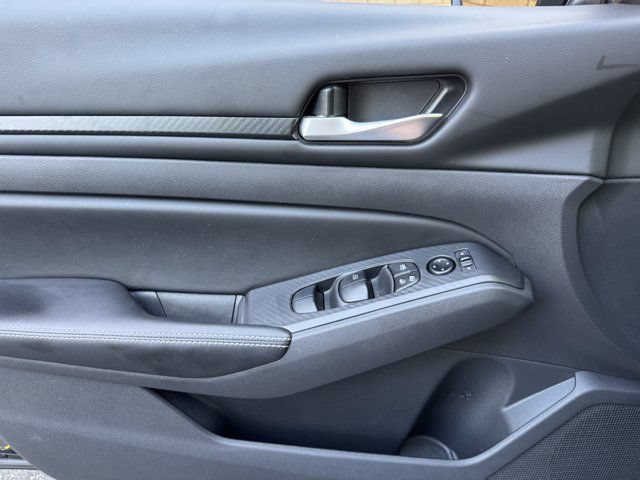 Used 2024 Nissan Altima 2.5 SV FWD image 5