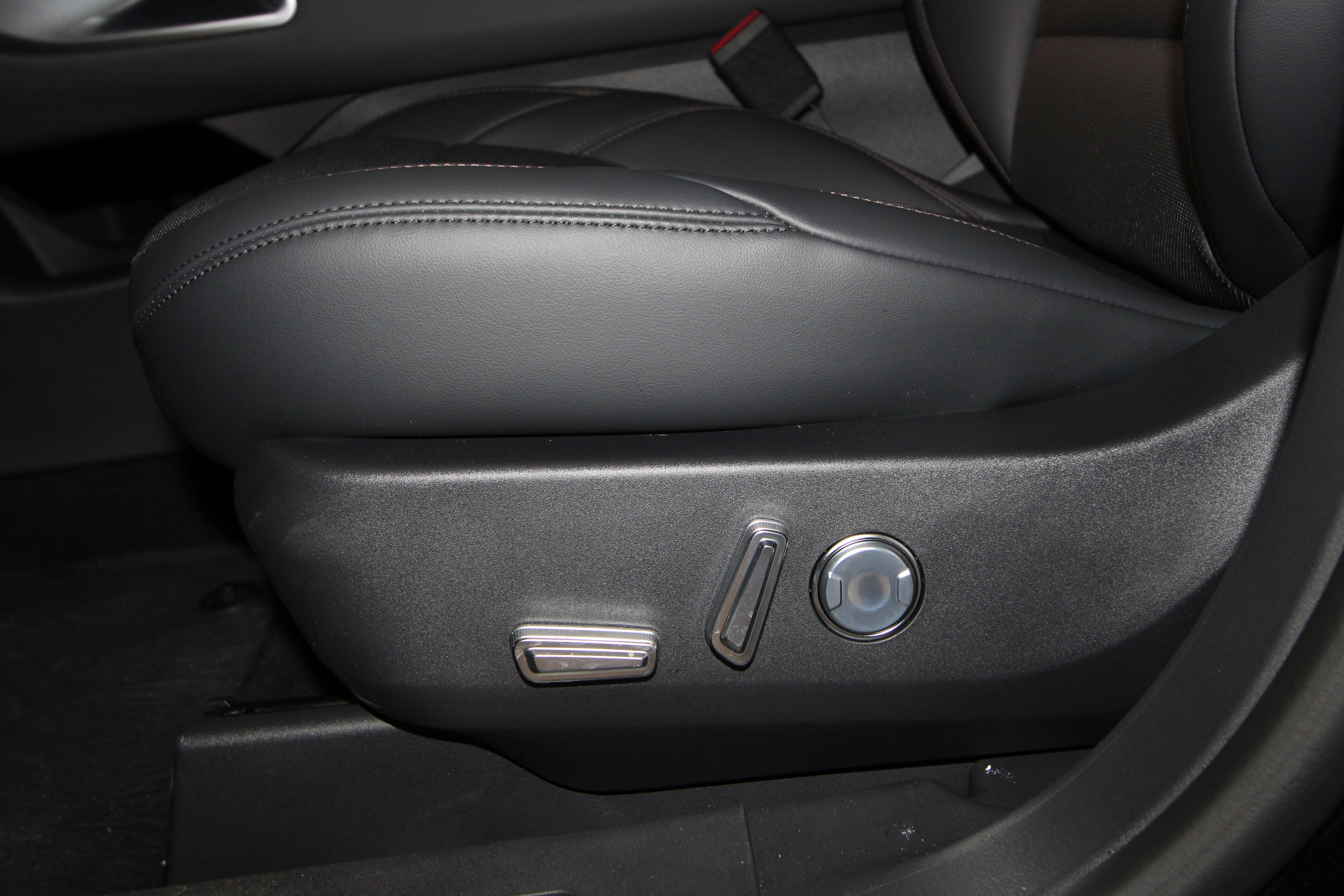 New 2026 Lincoln Nautilus Premier image 7