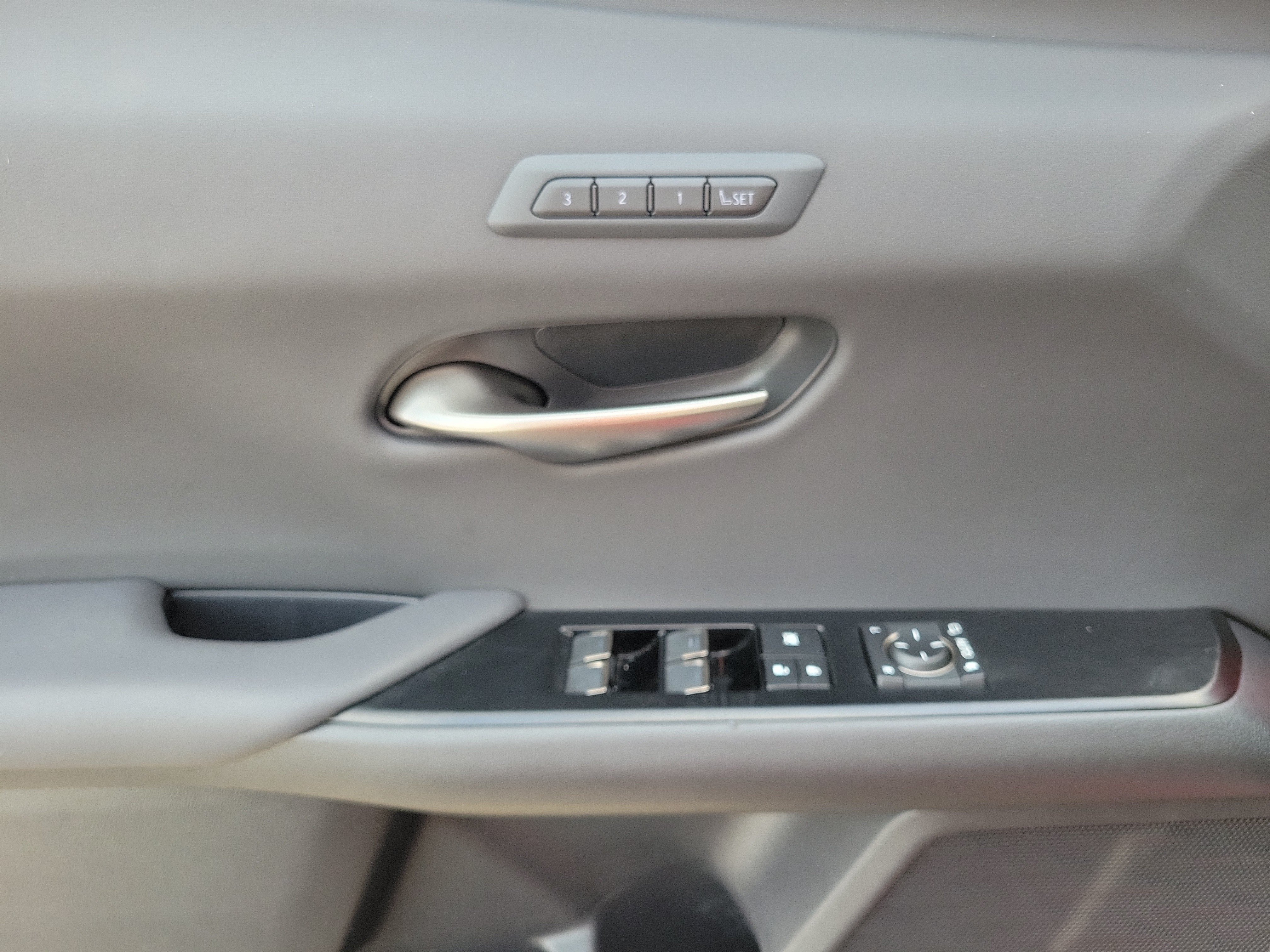 Used 2023 Lexus UX 250h F Sport AWD/4WD image 17