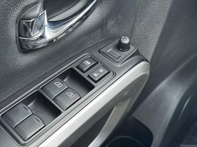 Used 2020 Nissan Titan SV image 33