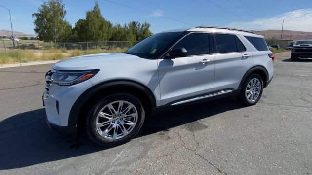 Used 2025 Ford Explorer Active w/ Active Comfort Package AWD/4WD image 4