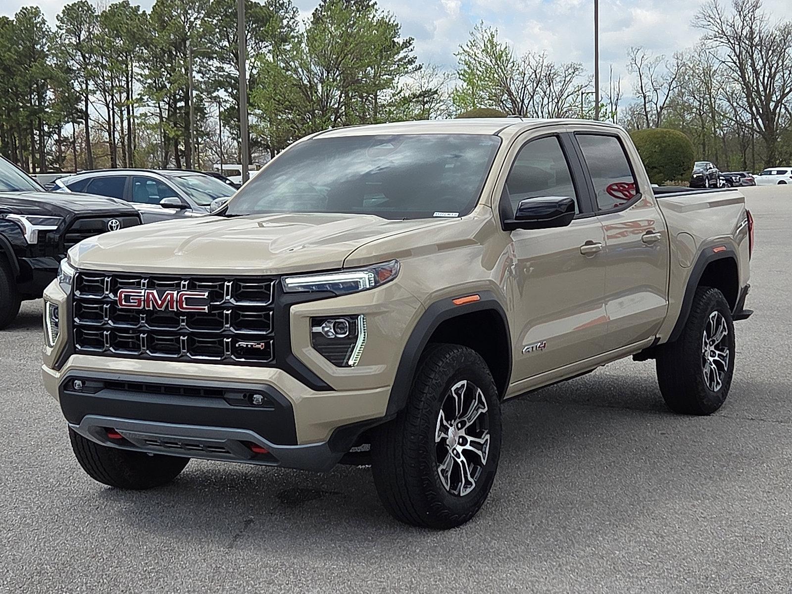 Used 2024 GMC Canyon AT4 image 2