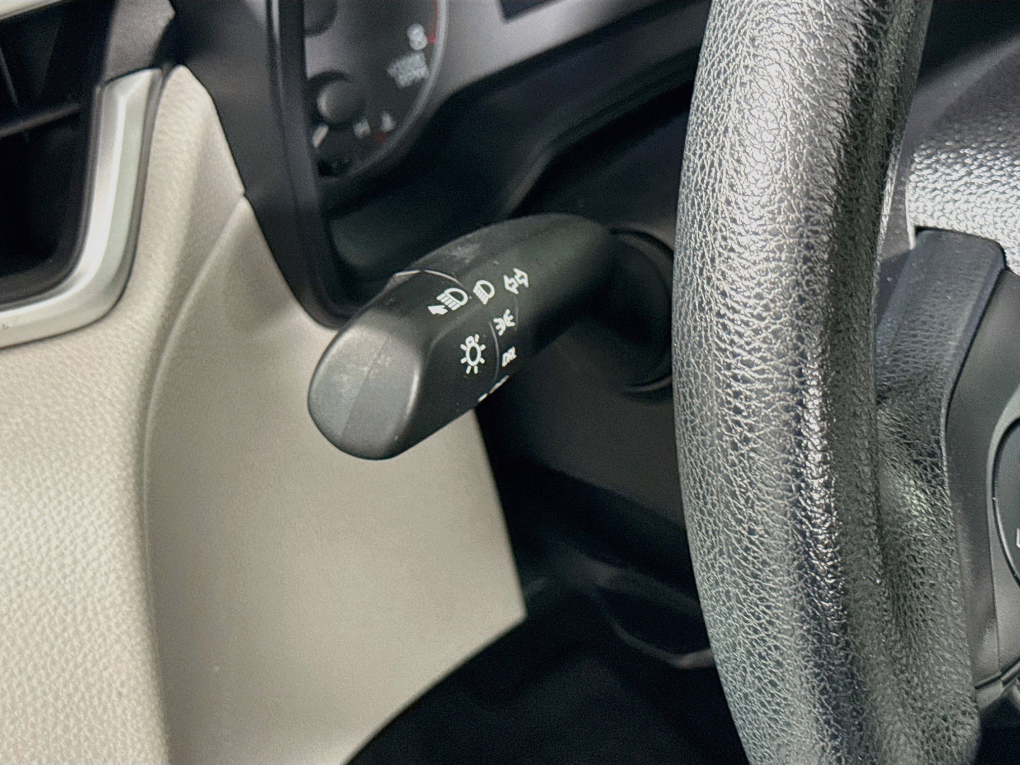 Used 2025 Toyota Corolla Cross L FWD image 10