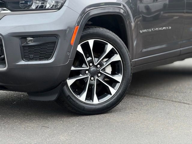 Used 2022 Jeep Grand Cherokee Overland w/ Luxury Tech Group IV image 3