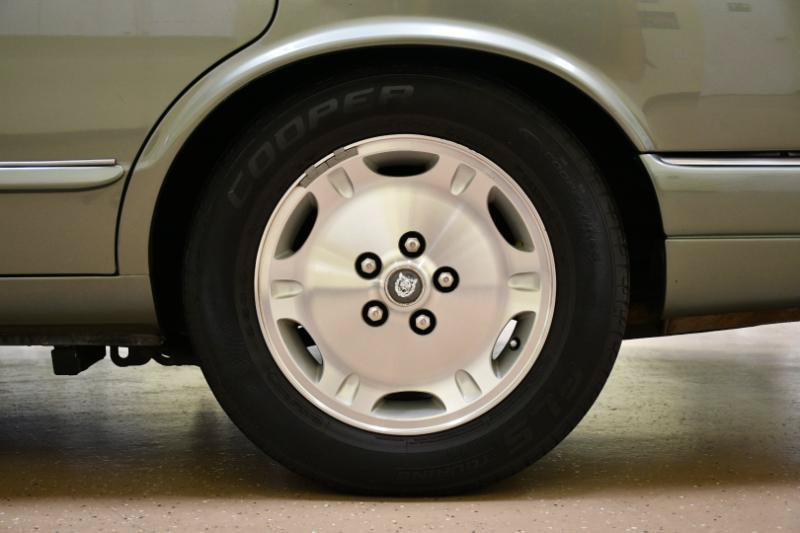 Used 1997 Jaguar XJ6 RWD image 10