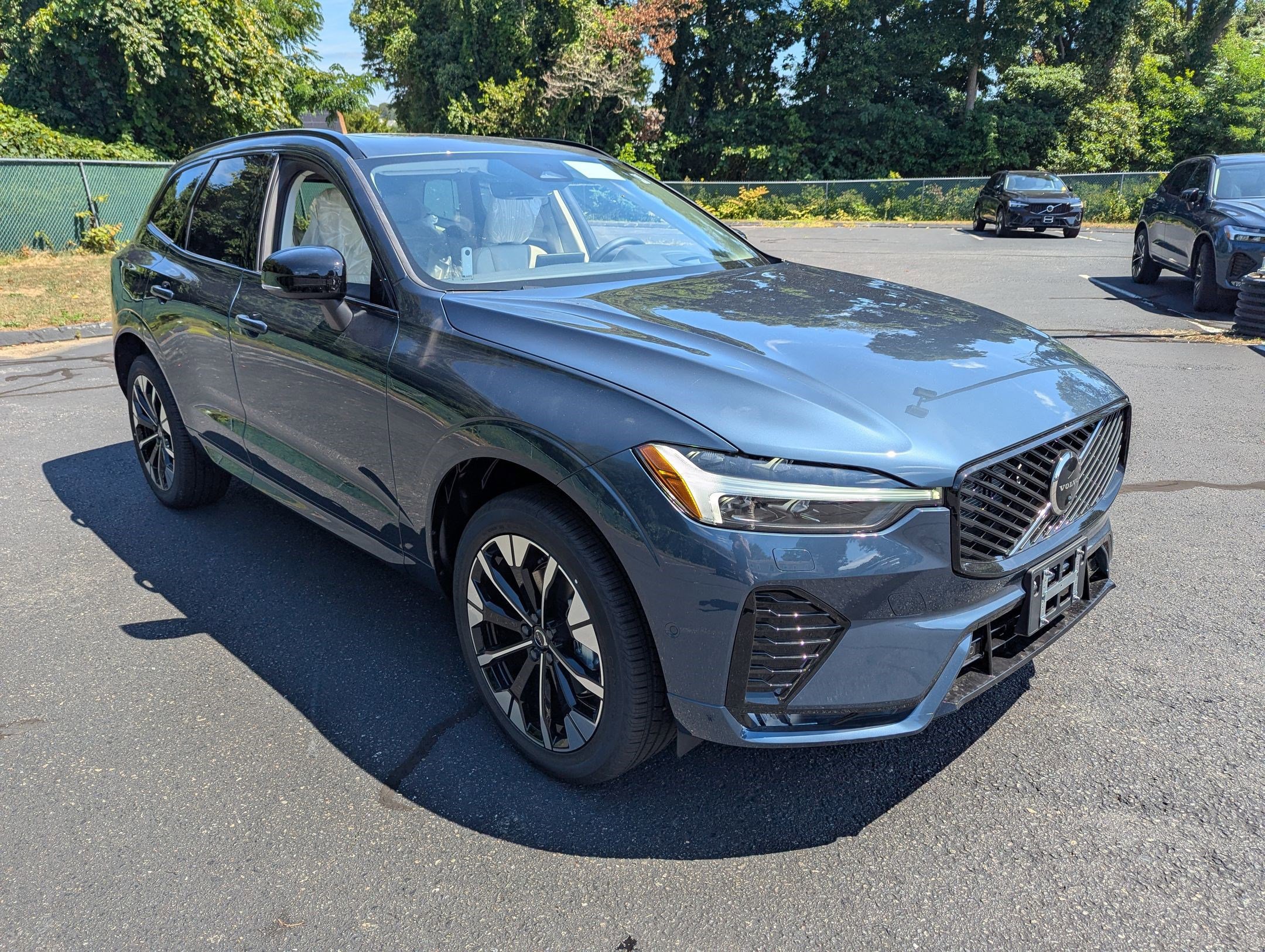 New 2026 Volvo XC60 B5 Ultra w/ Protection Package Premier image 2