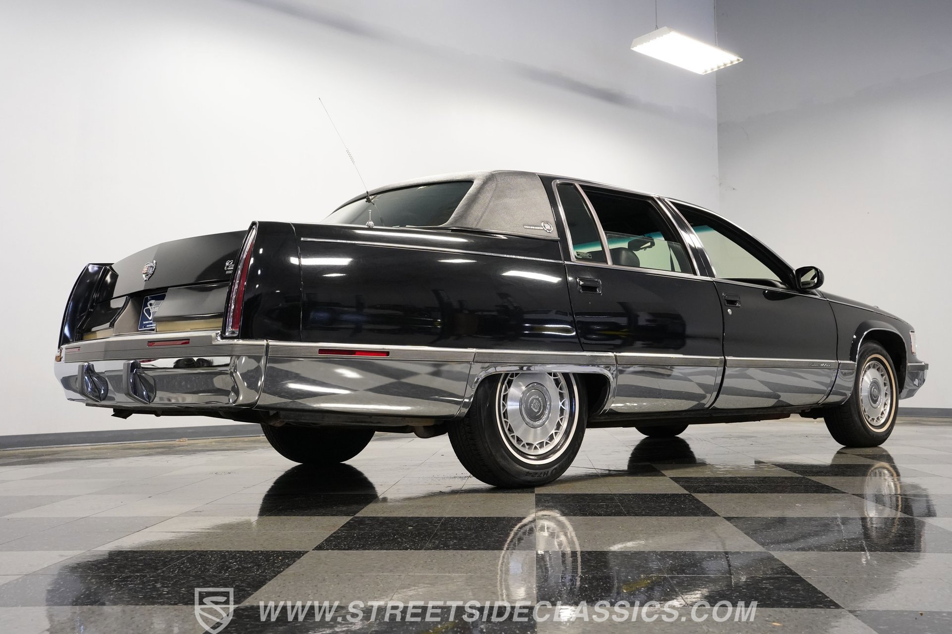 Used 1995 Cadillac Fleetwood Brougham RWD image 28