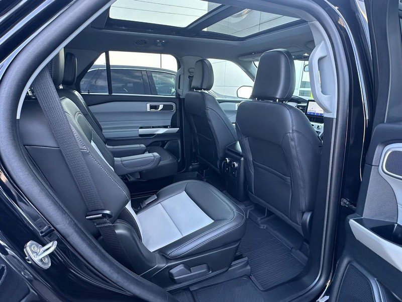 Used 2024 Ford Explorer XLT w/ Equipment Group 202A AWD/4WD image 12