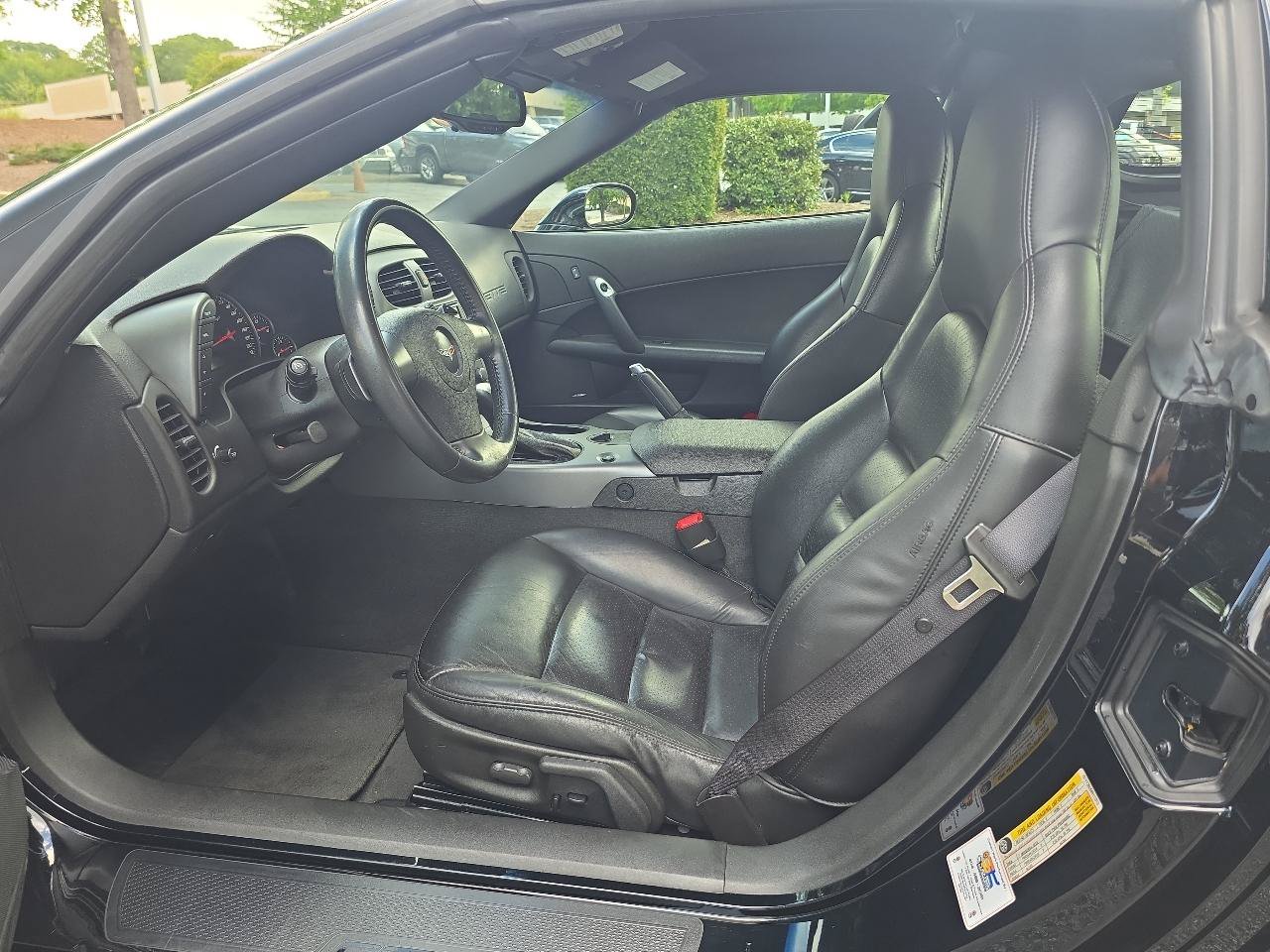 Used 2006 Chevrolet Corvette Coupe w/ Preferred Equipment Group RWD image 14