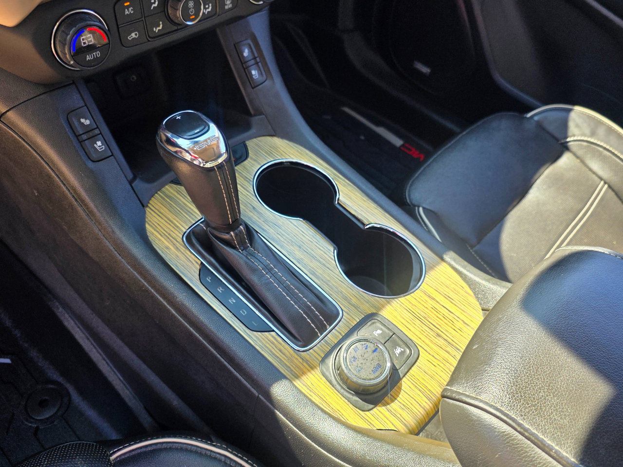 Used 2019 GMC Acadia Denali image 10