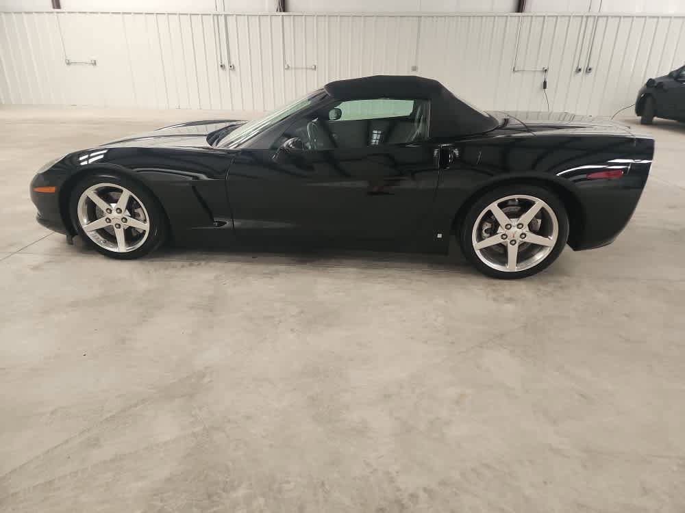 Used 2007 Chevrolet Corvette Convertible w/ Preferred Equipment Group RWD image 2