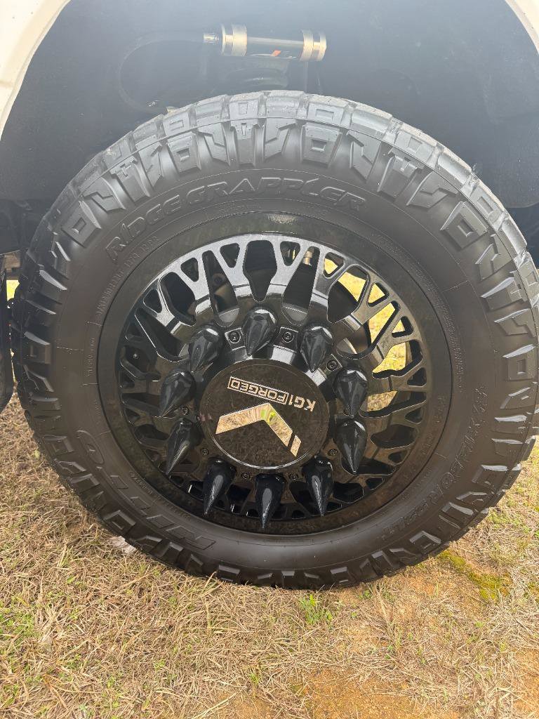 Used 2025 Ford F350 Platinum w/ FX4 Off-Road Package image 7