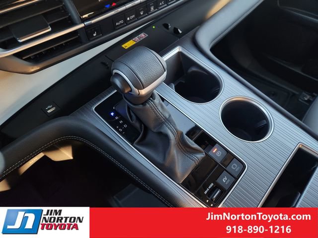 Used 2025 Toyota Sienna XLE image 23