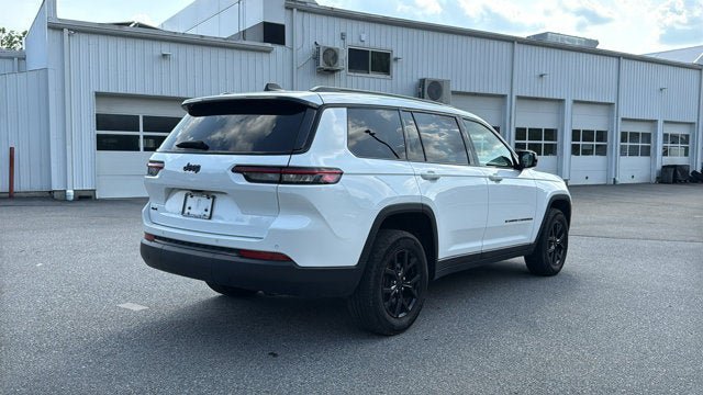 Certified 2025 Jeep Grand Cherokee L Altitude AWD/4WD image 6