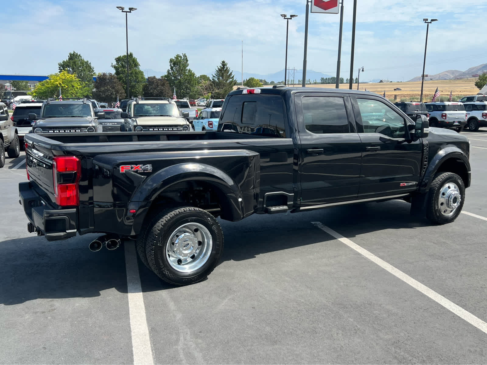 New 2026 Ford F450 Platinum w/ FX4 Off-Road Package AWD/4WD image 7