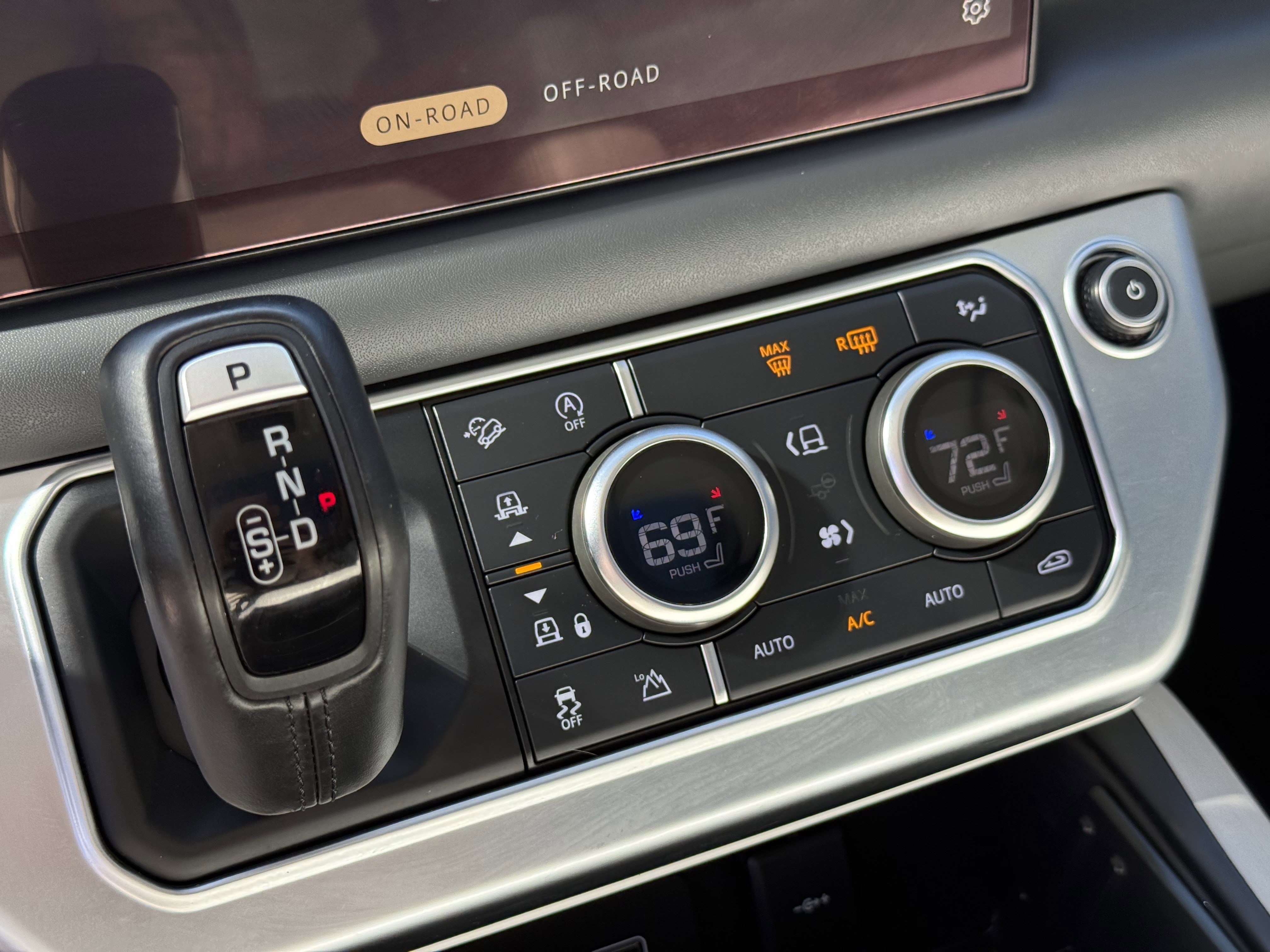 Used 2023 Land Rover Defender 130 First Edition image 22