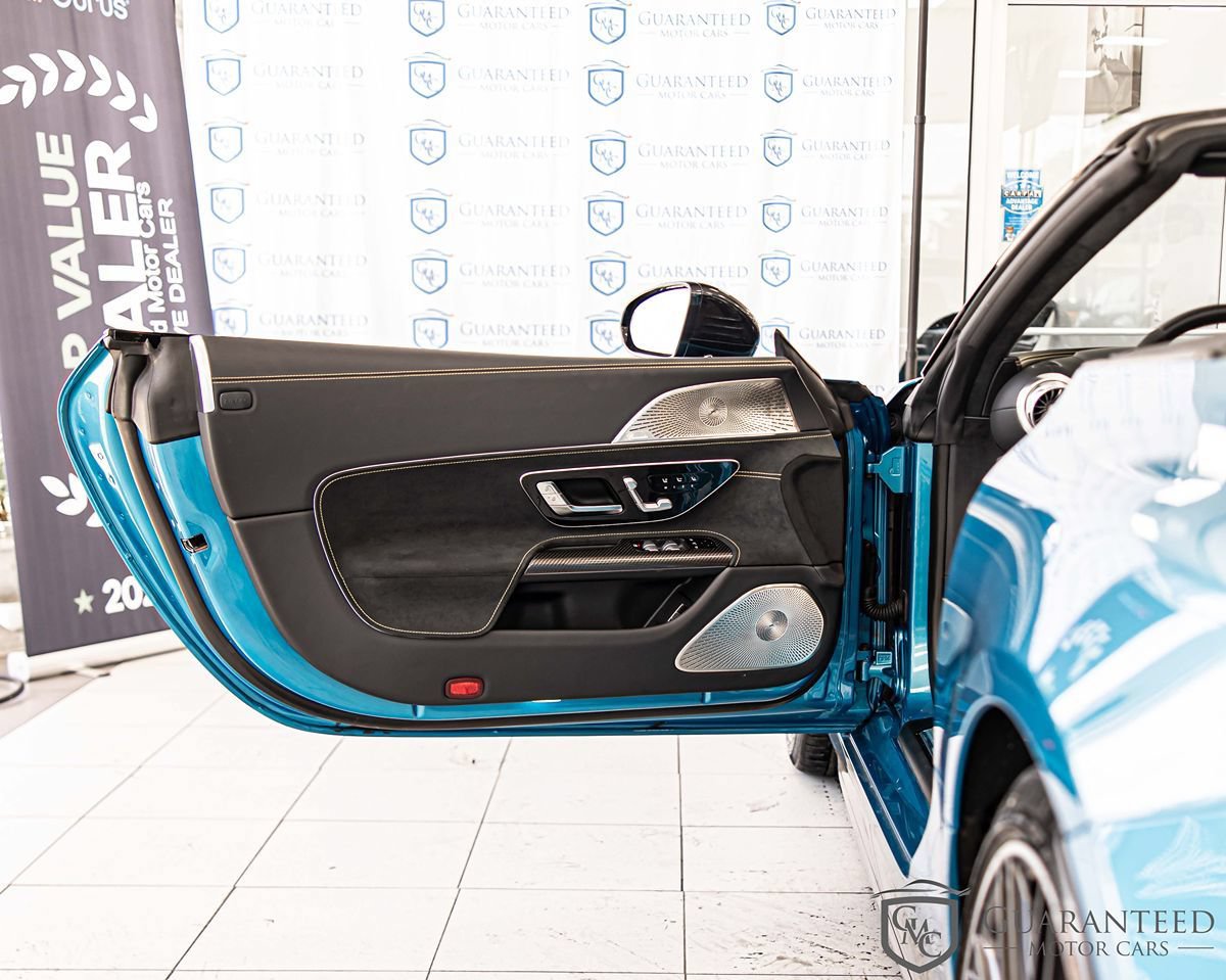 Used 2025 Mercedes-Benz SL 63 AMG 4MATIC image 29